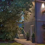 Roseville House 4*