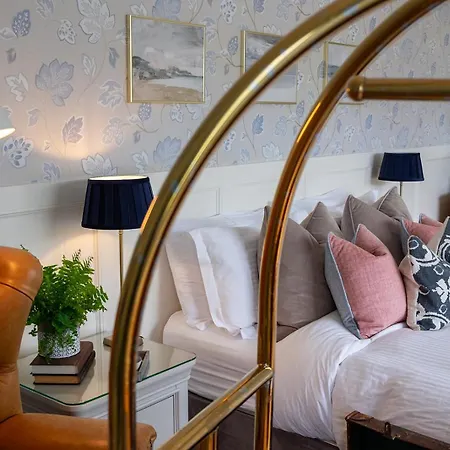 Roseville House - Luxury Accommodation